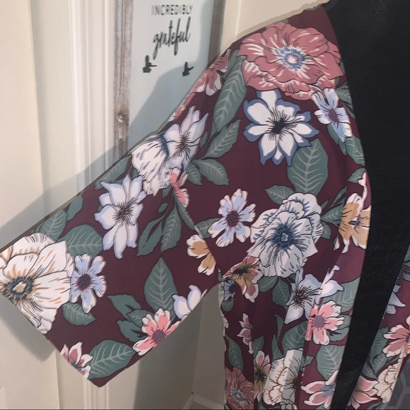 Floral Boho Kimono cardigan- Burgundy with floral print - Picture 6 of 10